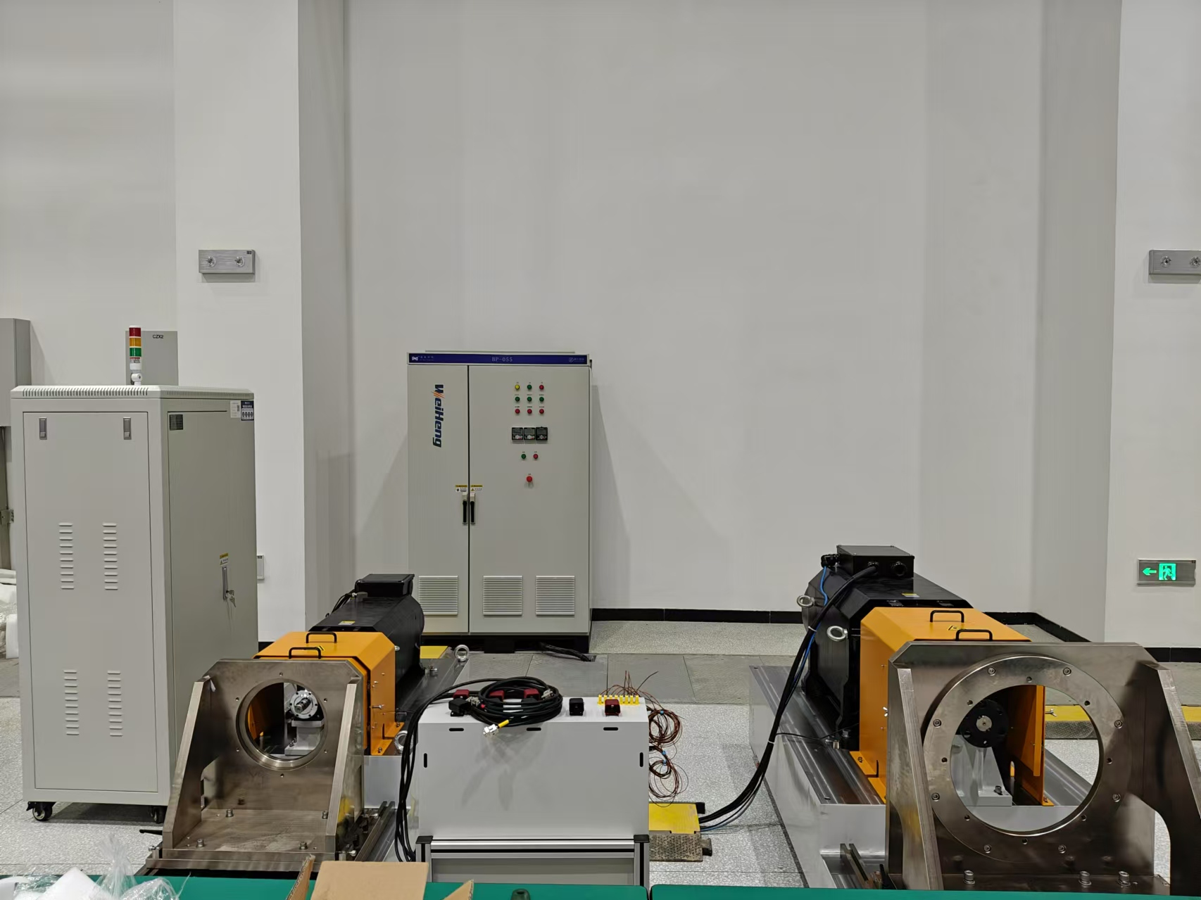 齊魯中科電工先進(jìn)電磁驅(qū)動(dòng)技術(shù)研究院調(diào)試現(xiàn)場(chǎng)